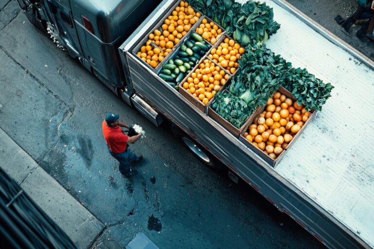 Jak sprawnie zorganizować transport dla branży spożywczej? Kluczowe wyzwania i rozwiązania